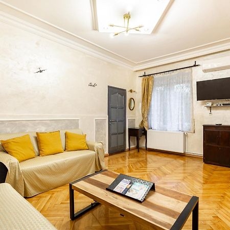 Mari&Emi Flat In Corvin Appartement Boedapest Buitenkant foto