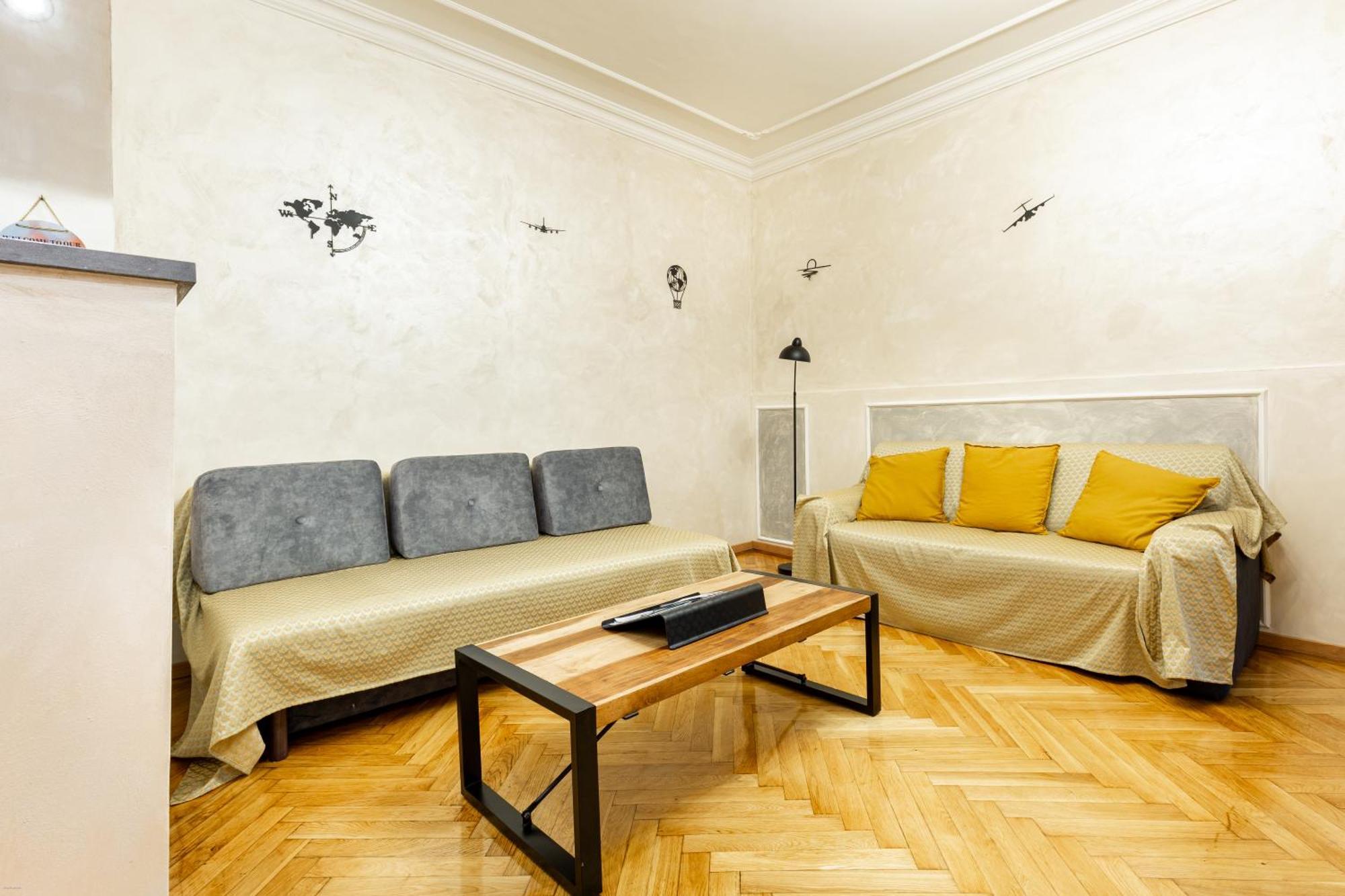 Mari&Emi Flat In Corvin Appartement Boedapest Buitenkant foto