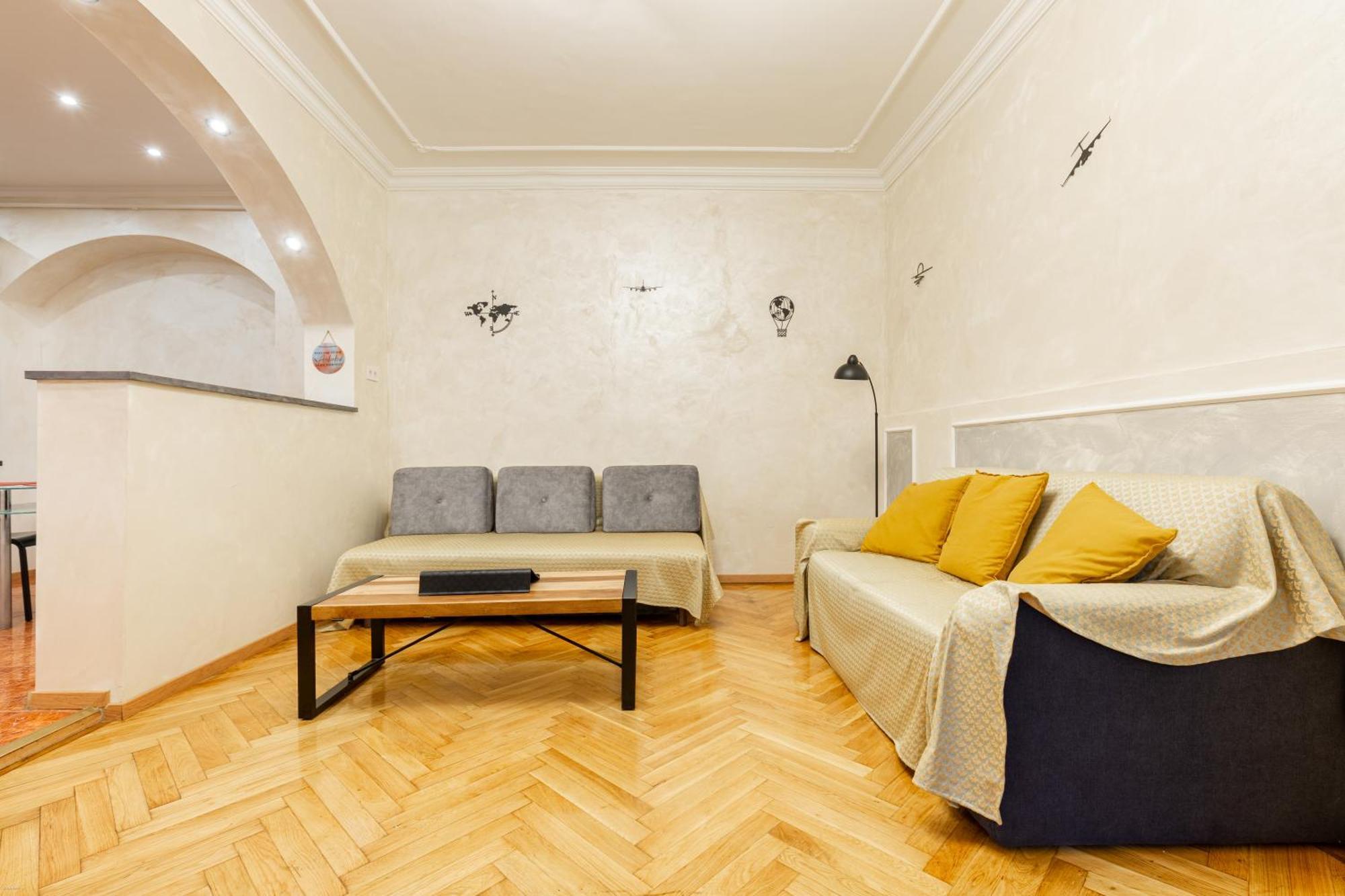 Mari&Emi Flat In Corvin Appartement Boedapest Buitenkant foto